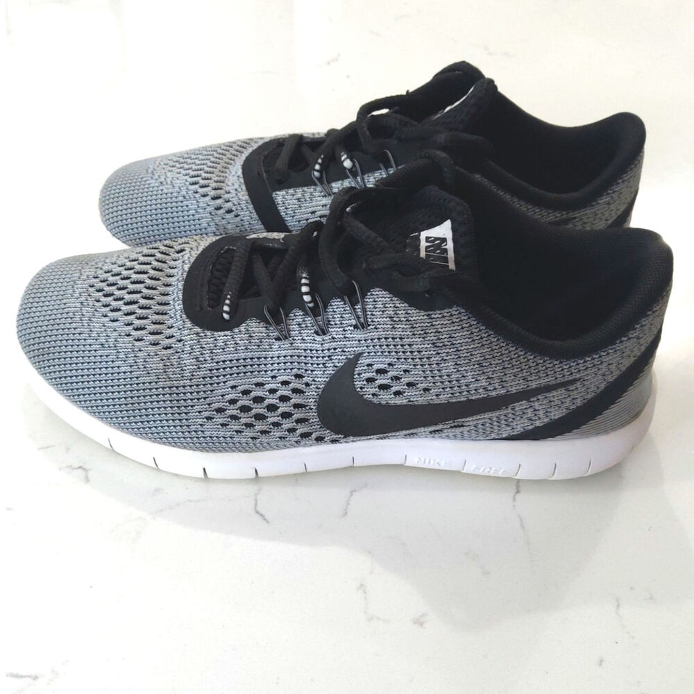Nike Free RN Flyknit gray and black athletic sneakers size 7 Womens lightweight
